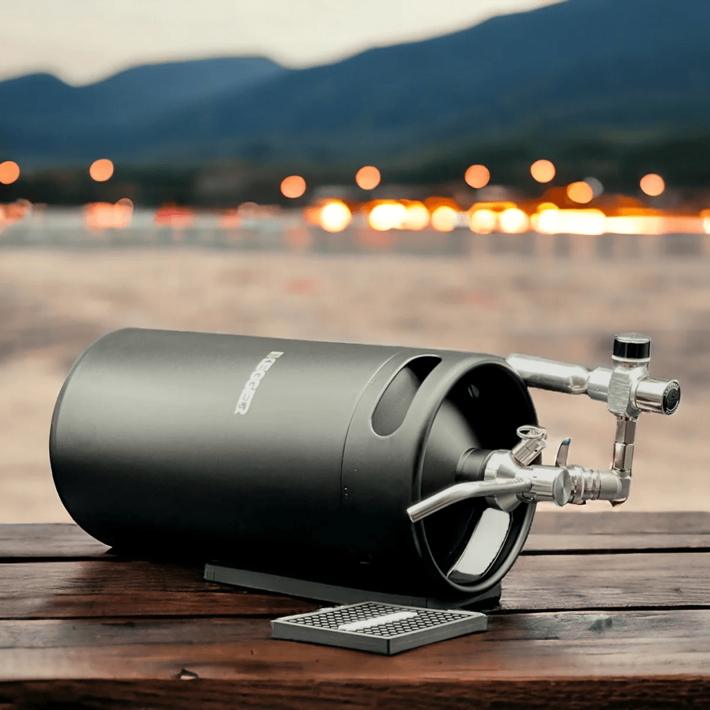 Premium Bira Fıçı ve Musluk Setleri 3 5l insulated keg gift pack sideways 1200x